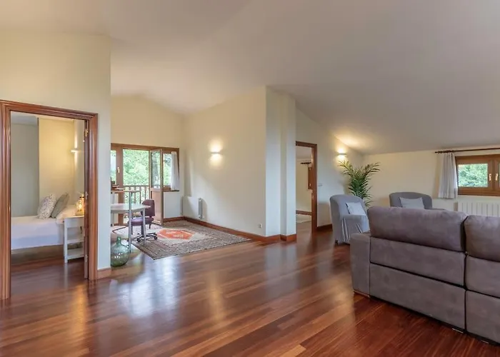 Caserio Entre Bilbao Y Urdaibai