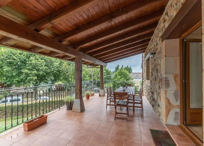 Caserio Entre Bilbao Y Urdaibai *