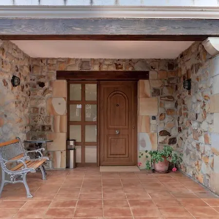 Caserio Entre Bilbao Y Urdaibai